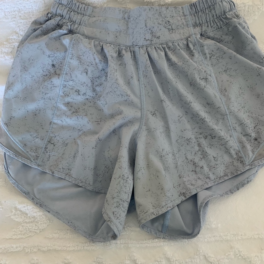 Lululemon Hotty Hot Low Rise 4” Inseam Gravel Dust Pastel Blue Multi/Pastel Blue
